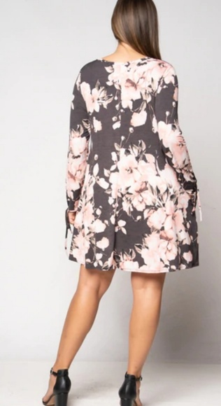 Plus Size Floral Dress with Pockets and tie cuffs - Picture 8 of 8